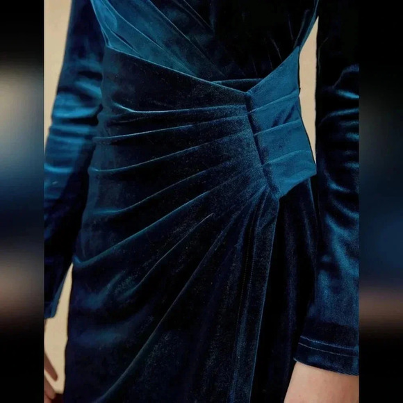 PREMIUM RUCHED VELVET DRESS - Picture 4 of 6